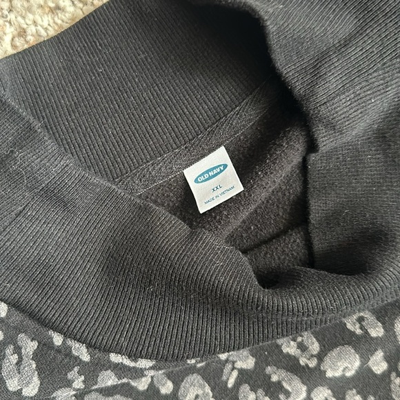 Old Navy Cheetah-Print Pullover - Picture 5 of 7